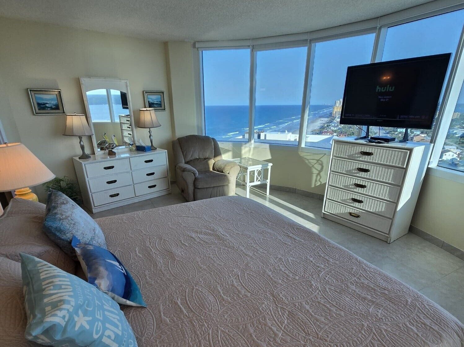 2 chambres, fer et planche à repasser, lit parapluie, Wi-Fi gratuit