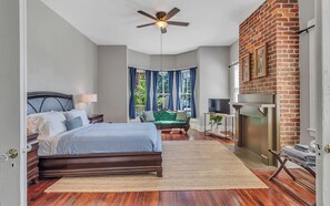 4 bedrooms, iron/ironing board, free WiFi, bed sheets - Dueling Sisters Historic Retreat in Historic Downtown Savannah (Savannah)