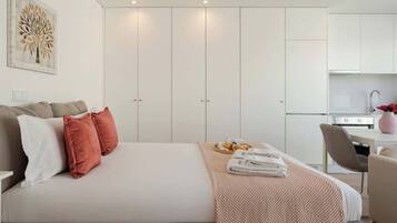 1 dormitorio, tabla de planchar con plancha, cuna de viaje y wifi gratis