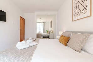 2 chambres, fer et planche à repasser, Wi-Fi gratuit, draps fournis