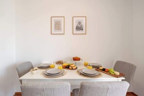 Dining - Bright Flat with Balcony & Garage by HostWise (Oliveira do Douro)