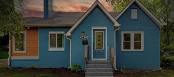 4BR Home With Hot Tub and Cornhole! Near Stadium, Uptown, Work & Airport!