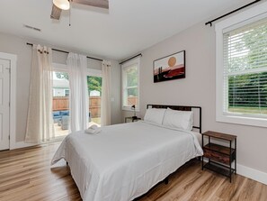 5 bedrooms, iron/ironing board, WiFi, bed sheets - Charlotte 5 BR Home W/ Hot Tub, Grill and Games! Camp North End, Airport, Uptown (Charlotte)