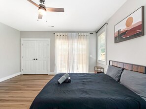 5 bedrooms, WiFi, bed sheets