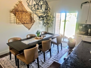 Dining - NEW! GameRm–HotTub–TheaterRm–Mtn Views–3000sf–BBQ (Spanish Valley)