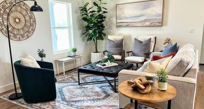 NEW! GameRm–HotTub–TheaterRm–Mtn Views–3000sf–BBQ