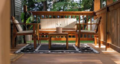 Charming 3-bedroom house with AC, fitness room in amazing Grandview