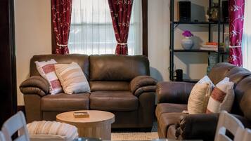 Smart TV, books, stereo