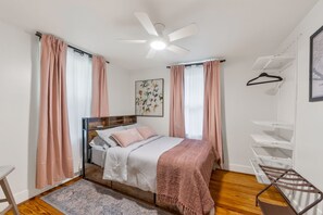 3 chambres, bureau, fer et planche à repasser, accès au Wi-Fi (inclus)