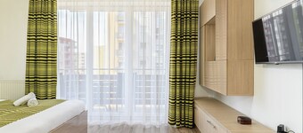 Luna Studio | Mountain View and Parking | Sleeps 3