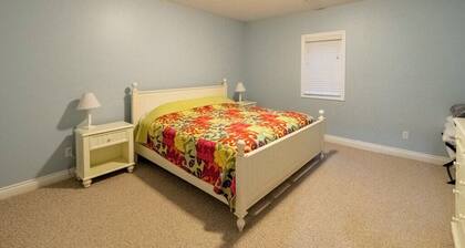 Large Family Home in South Haven - Private lake Access, Hot Tub, Sunroom & Patio