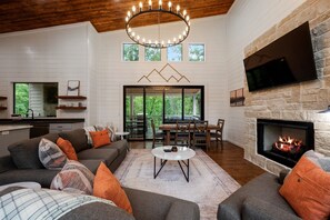 Smart-TV, Kamin, Tischtennisplatte