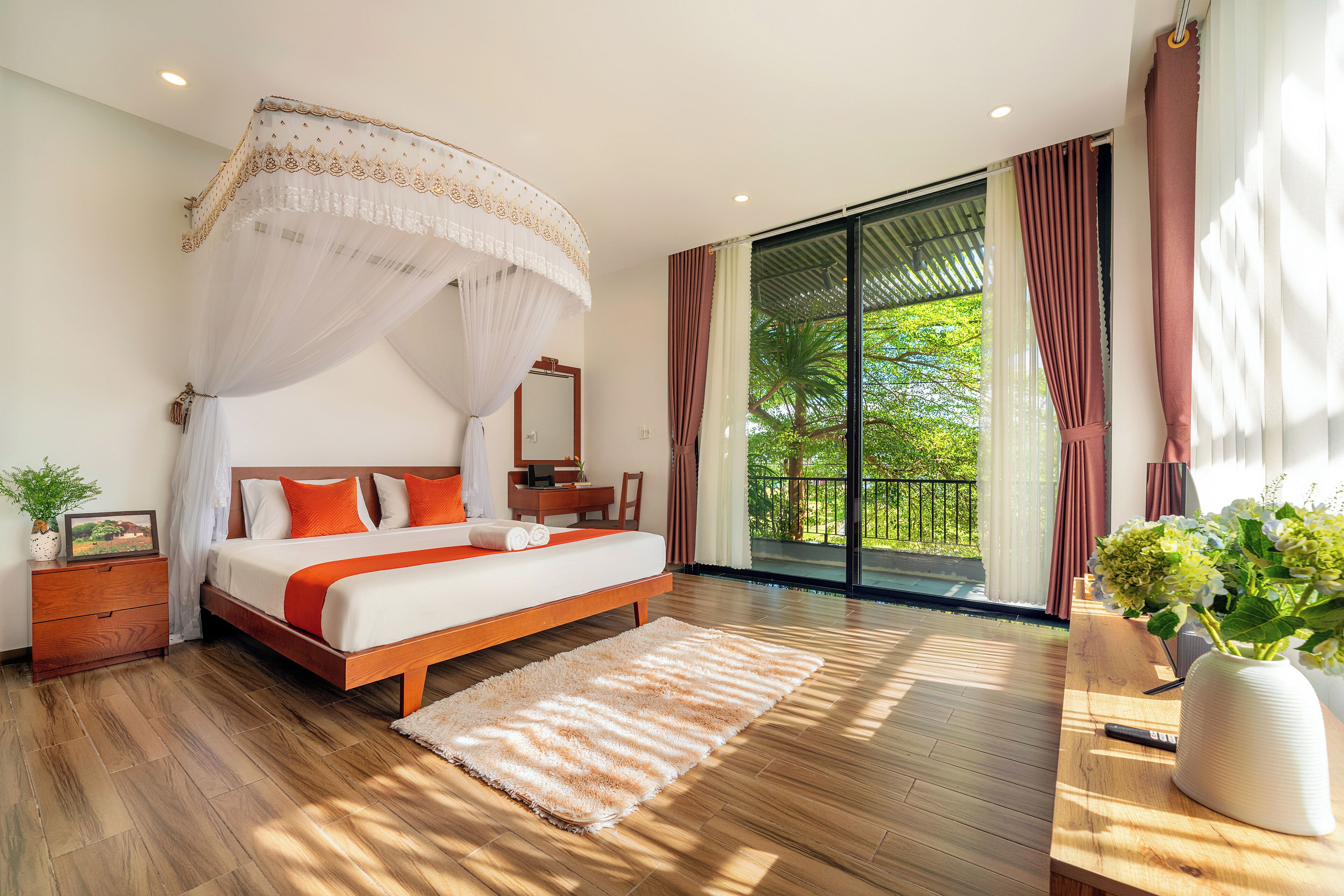 6 bedrooms, iron/ironing board, travel cot, free WiFi