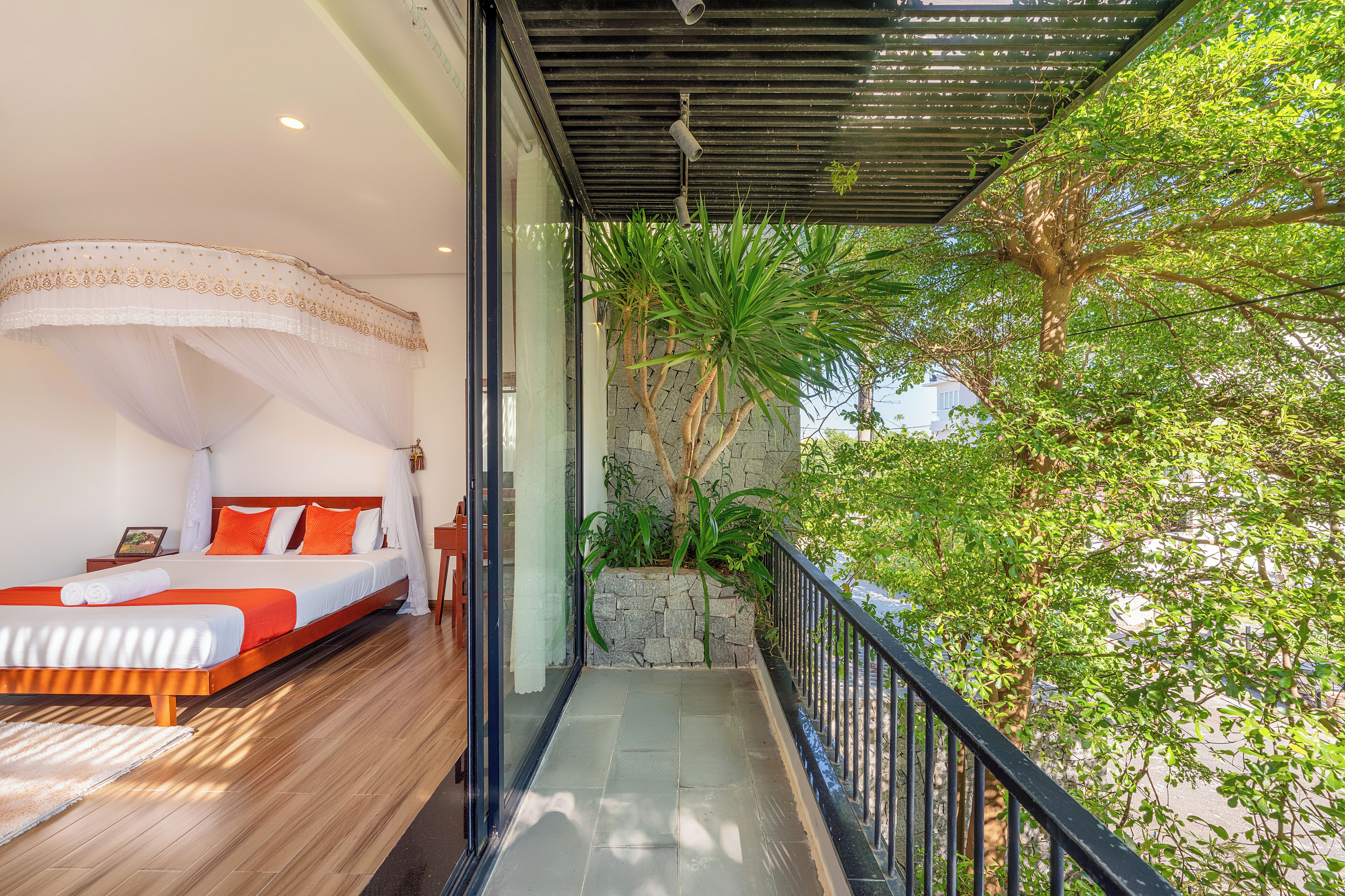 6 bedrooms, iron/ironing board, travel cot, free WiFi