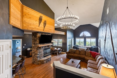 7 Springs Mountain Ski-In | Sauna + Game Room