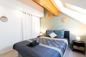 5 bedrooms, iron/ironing board, free WiFi, bed sheets