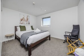 3 chambres, fer et planche à repasser, Wi-Fi, draps fournis