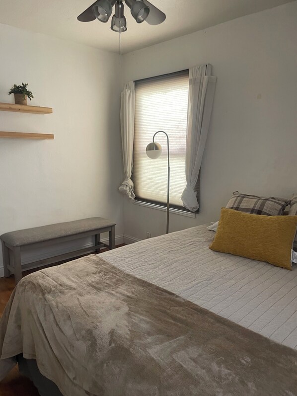 2 bedrooms, iron/ironing board, WiFi, bed sheets