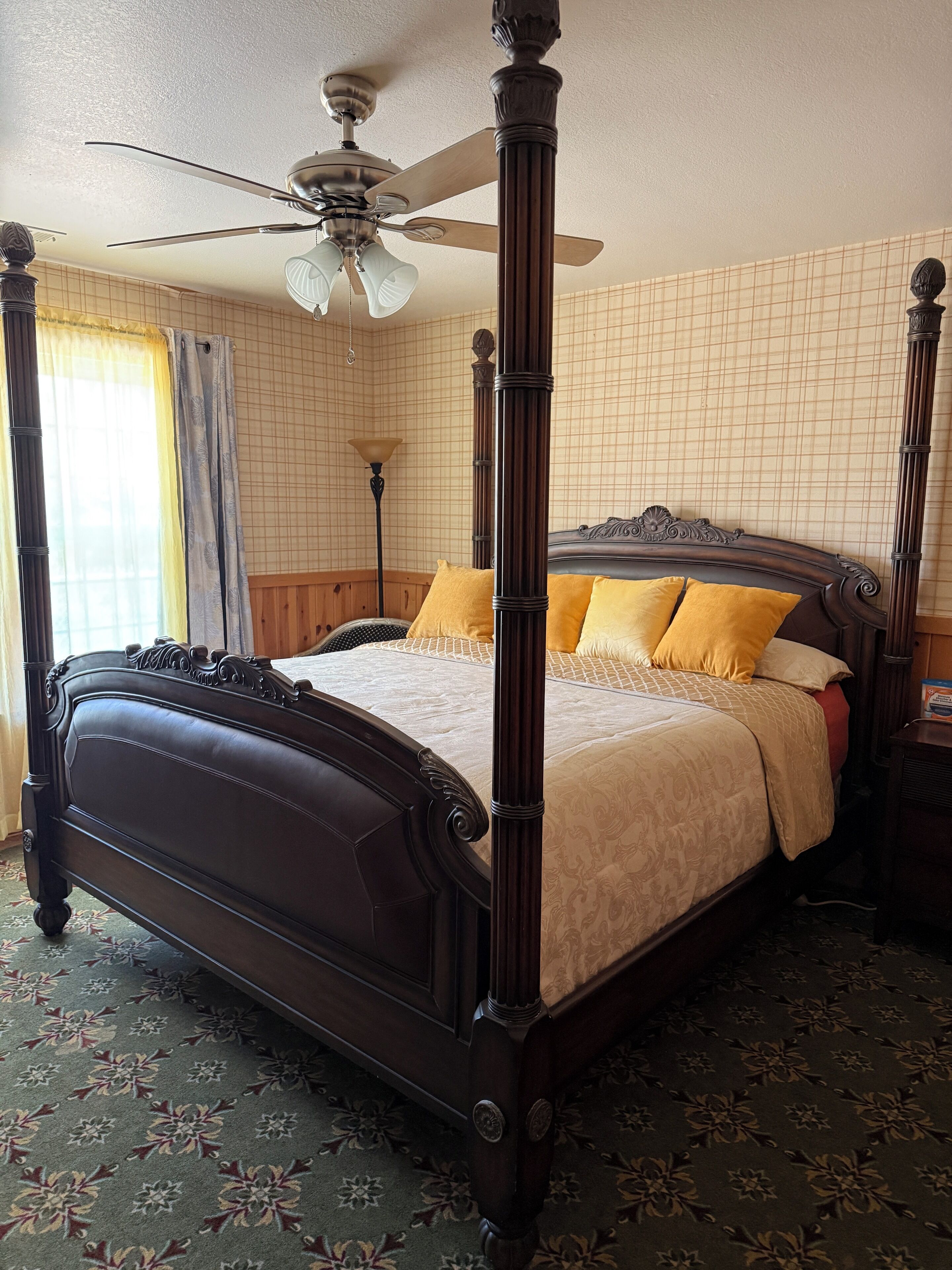 4 bedrooms, internet, bed sheets