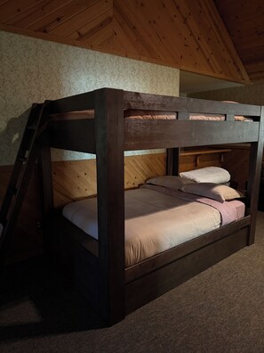 4 soverom, internettilgang og sengetøy