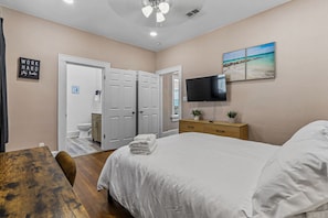 2 bedrooms, iron/ironing board, WiFi