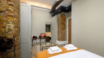 Iron/ironing board, Internet, bed sheets