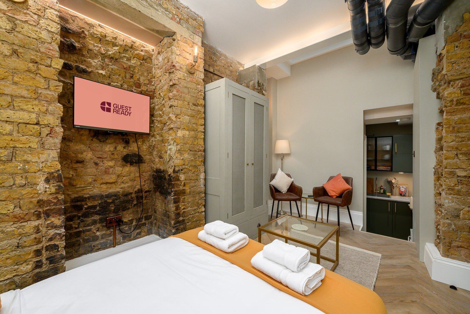 Iron/ironing board, internet, bed sheets