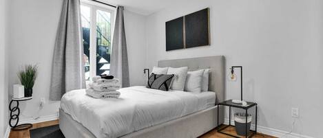 2 bedrooms, internet, bed sheets