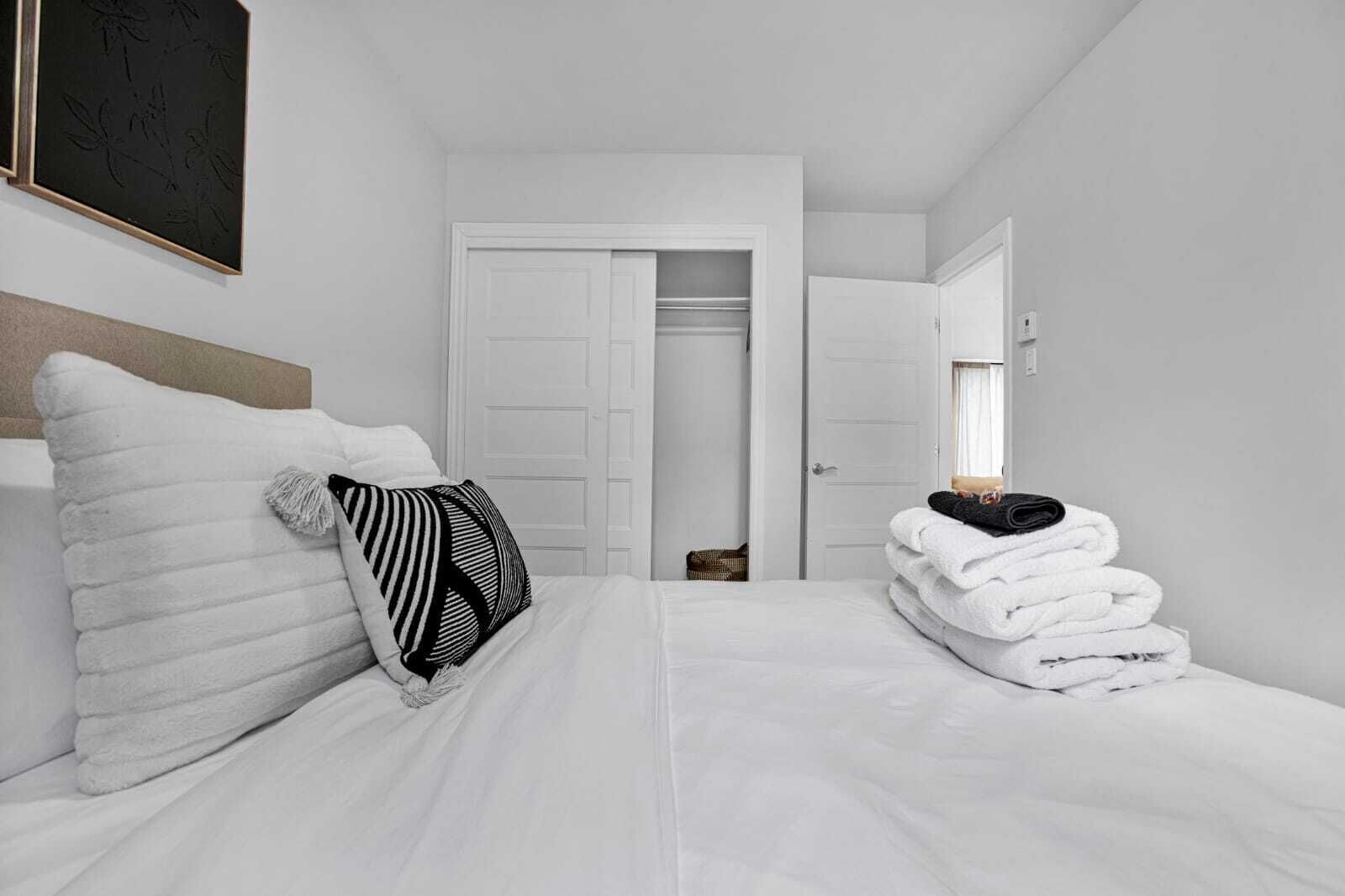 2 bedrooms, internet, bed sheets