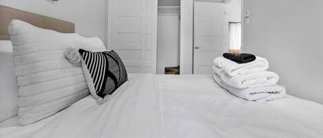 2 bedrooms, internet, bed sheets