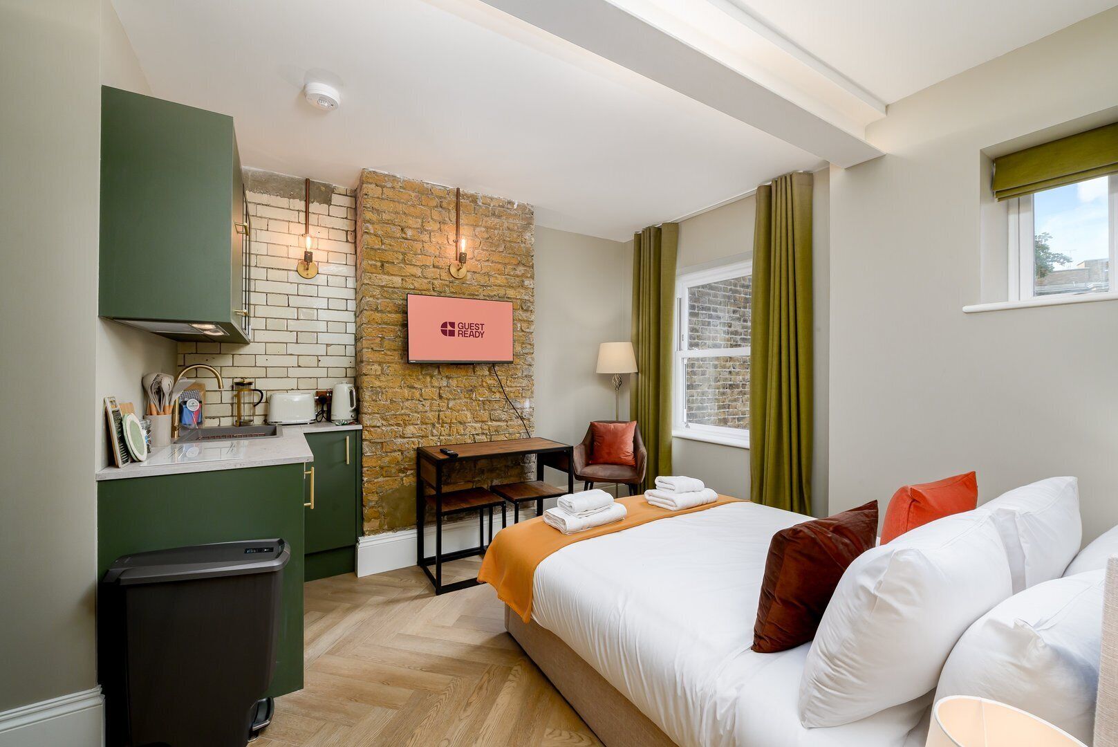 Fer et planche à repasser, accès Internet, draps fournis