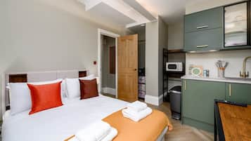 Iron/ironing board, internet, bed sheets