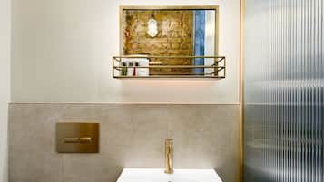 Een douche, een haardroger, handdoeken