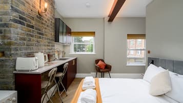 Iron/ironing board, Internet, bed sheets