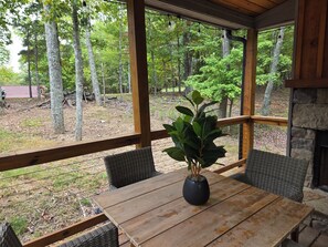 Outdoor dining - New Chic Cabin In Talking Rock Creek Subdivision (Ranger)
