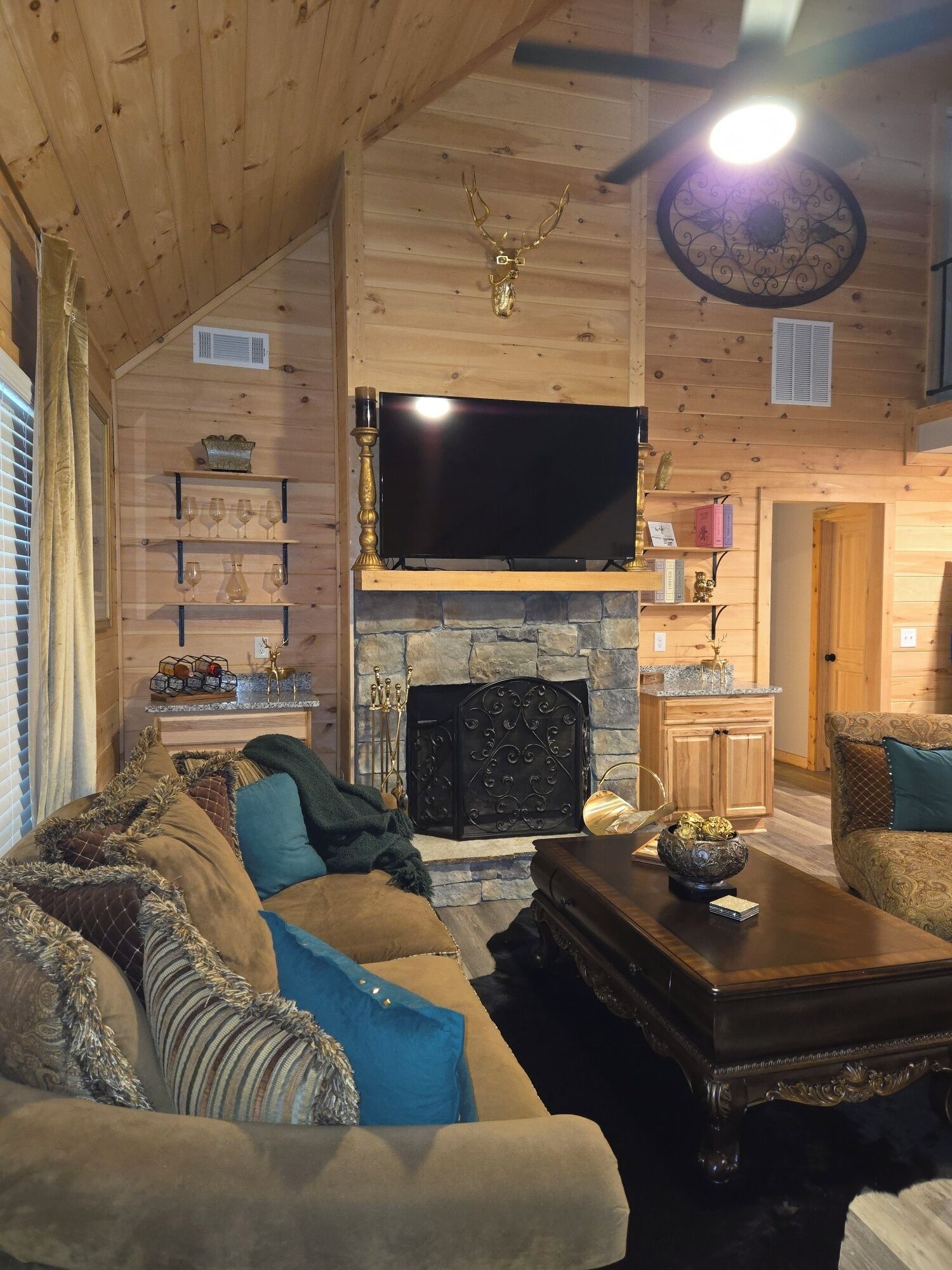 Télévision, cheminée