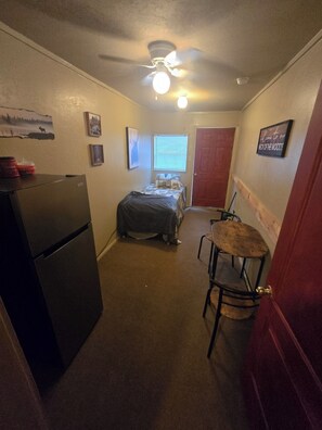 1 bedroom, bed sheets