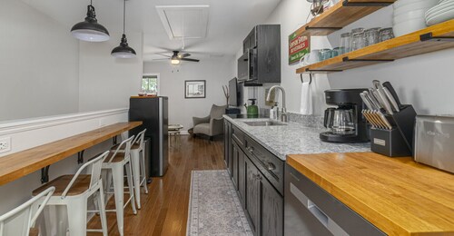 Stylish Haven in downtown Lex, Walk to W&L, VMI