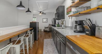 Stylish Haven in downtown Lex, Walk to W&L, VMI