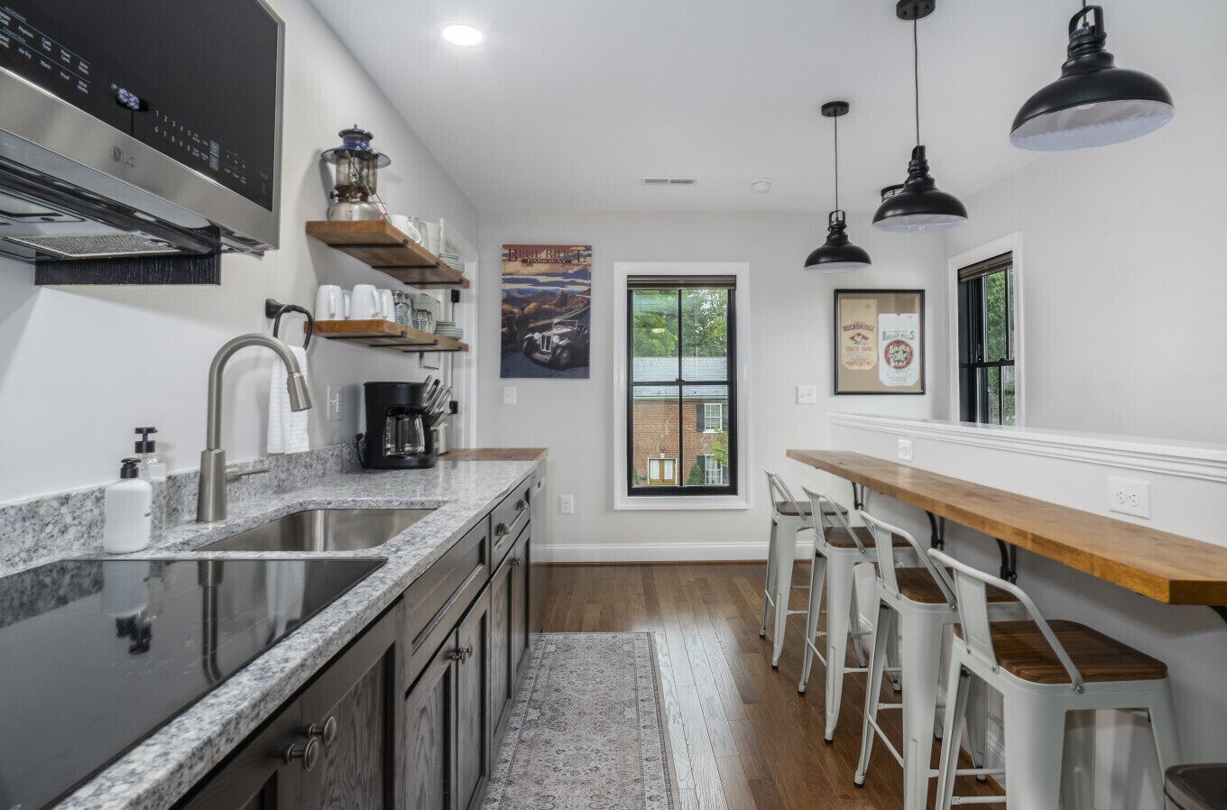 Stovetop, coffee/tea maker, cookware/dishes/utensils