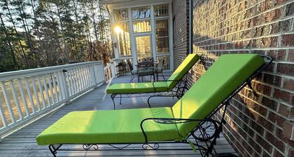 Big Amazing & Pristine Home on 1.6 Acre with 5 Smart TVs, Fireplace & Gate