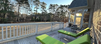 Big Amazing & Pristine Home on 1.6 Acre with 5 Smart TVs, Fireplace & Gate