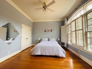 3 bedrooms, iron/ironing board, WiFi, bed sheets