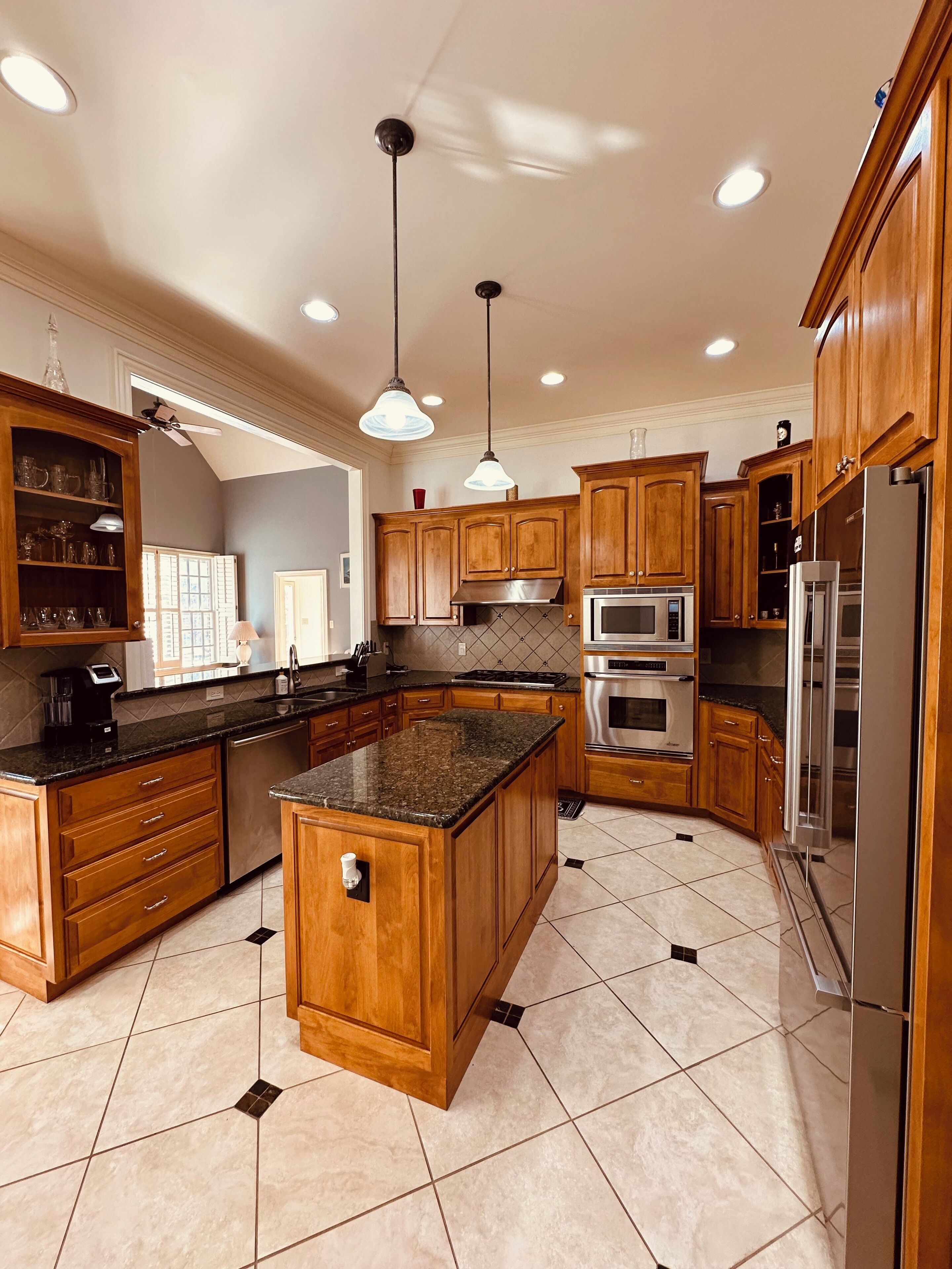 Micro-ondes, four, plaque de cuisson, lave-vaisselle