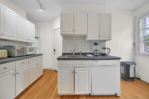 Mikrowelle, Ofen, Geschirrspüler