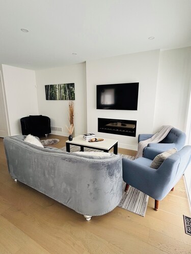 Charming Detached 3-Bedroom escape- sleeps 6