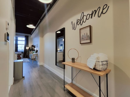 Interior. Studio Apt Near Temple Unit with Free Parking for Extended Stays