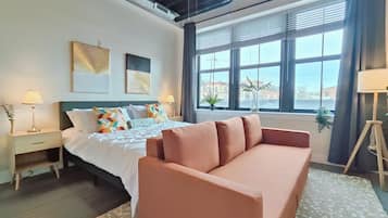 1 slaapkamer, een bureau, een strijkplank/strijkijzer, wifi