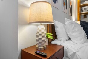 1 bedroom, desk, iron/ironing board, travel crib - Quaint and Stylish APT with King Bed for Long Term Stay (Philadelphia)