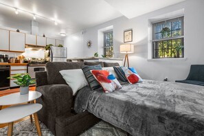 1 غرفة نوم ومكتب ومكواة/لوح كي وسرير سفر